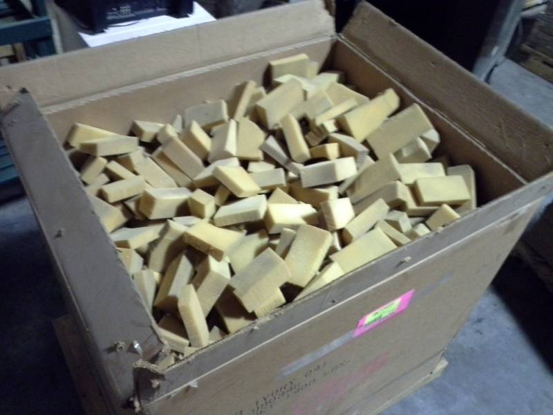 lot 2141 image: Large Box of Foam Pieces