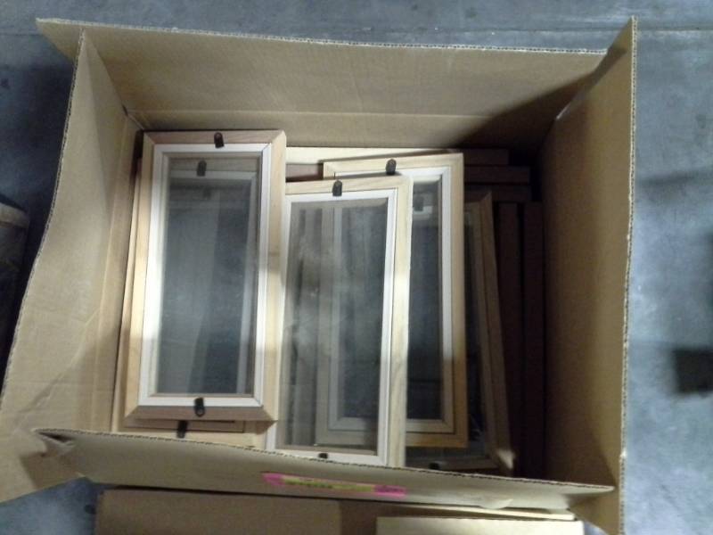 lot 2157 image: 28 Window Screens