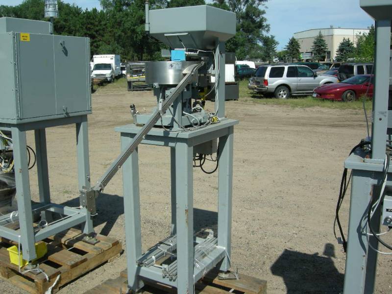 lot 6 image: Mid-WestRodix Vibratory Feeder Cube - Plus Series