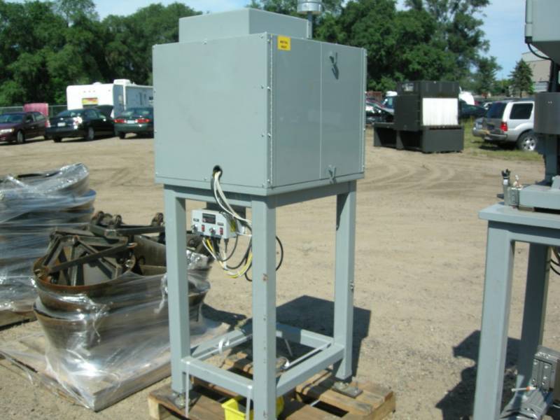 lot 7 image: Mid-WestRodix Vibratory Feeder Cube - Plus Series