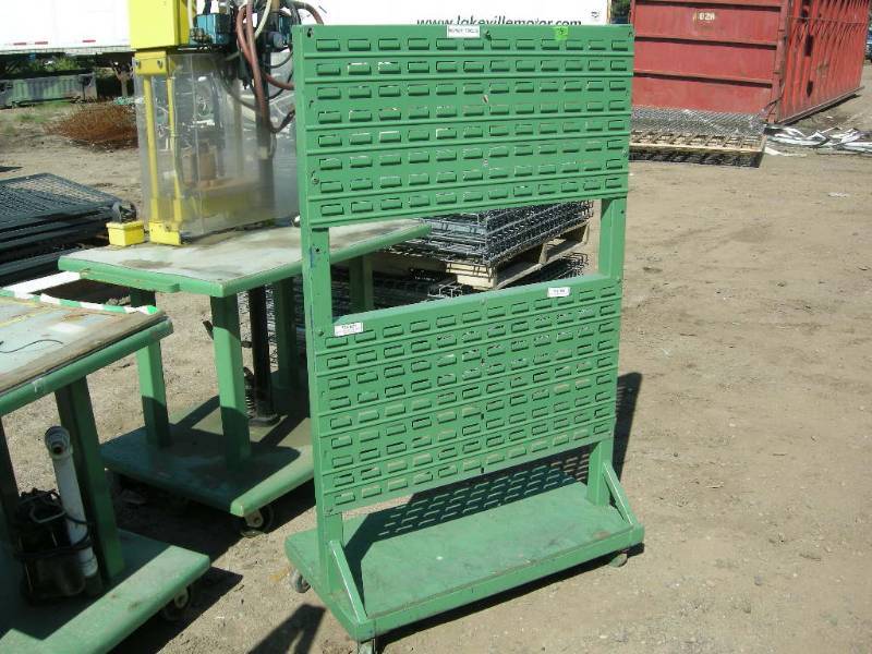 lot 19 image: Rolling Rack