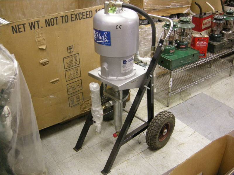 lot 21 image: Cosmostar Hulk Pneumatic Airless Sprayer