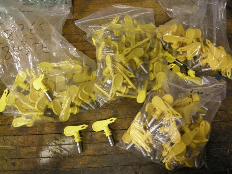 lot 33 image: Group Airless Spray Tip Nozzles