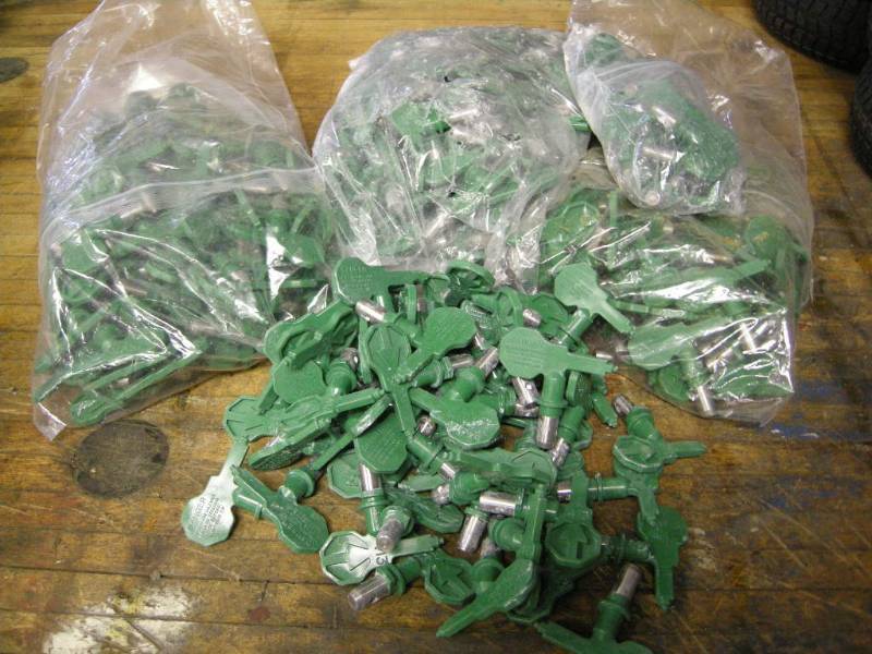 lot 35 image: Group Airless Spray Tip Nozzles