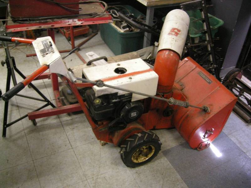 lot 42 image: Simplicity Snowblower