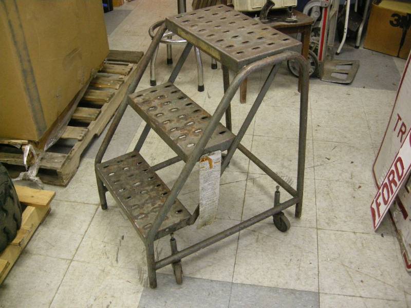 lot 47 image: Industrial Shop Ladder