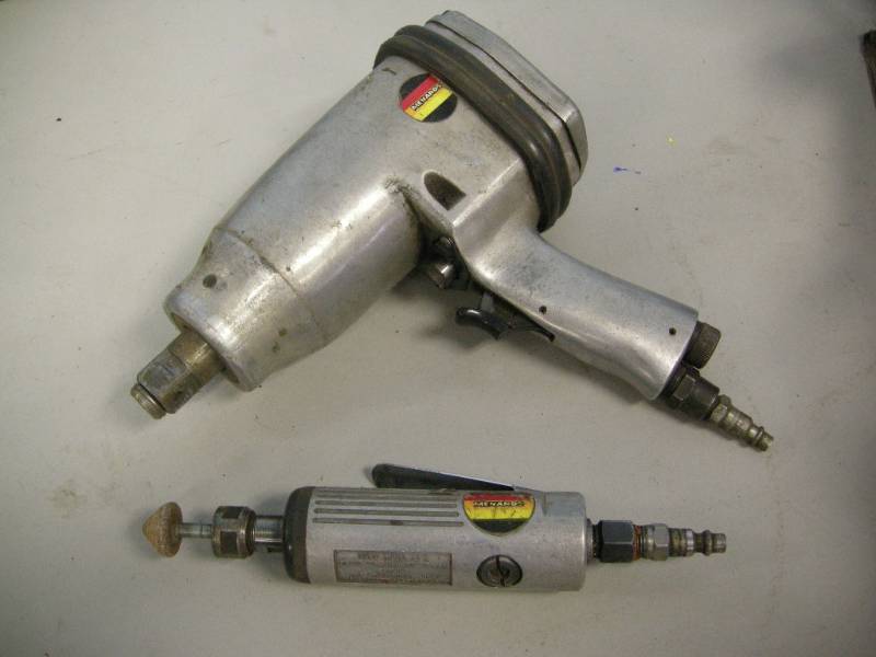 lot 54 image: 2 Pneumatic Air Tools