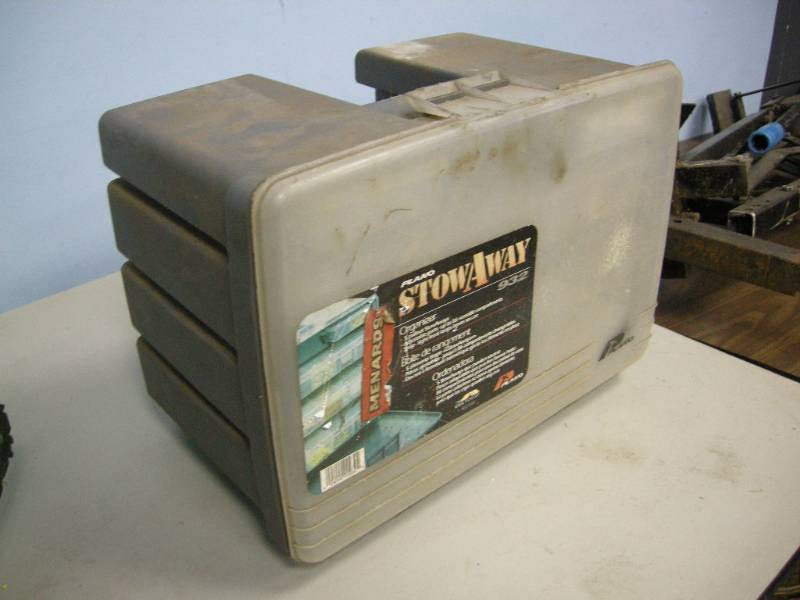 lot 102 image: Storage With HD Fasteners