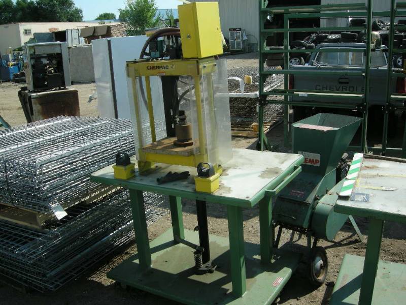lot 110 image: Industrial Hydraulic Lift Table