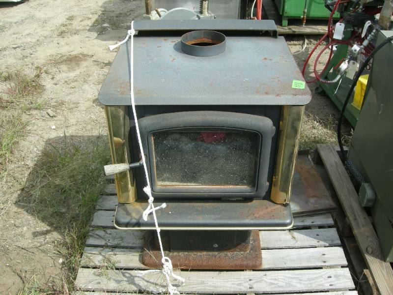 lot 118 image: Wood Stove