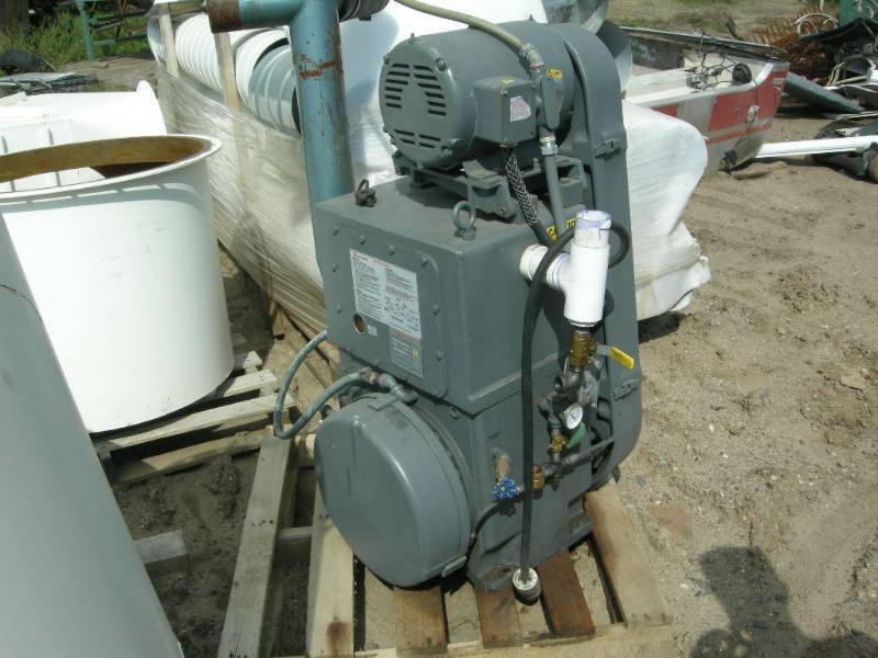 lot 121 image: Edwards Microvac Pump