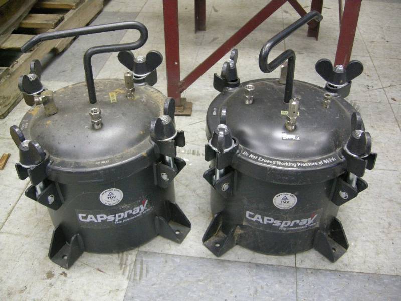 lot 138 image: 2 CapSpray Paint Pots
