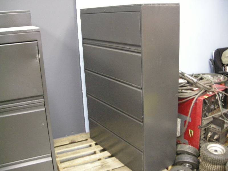 lot 149 image: 4 Drawer Lateral File Cabinet