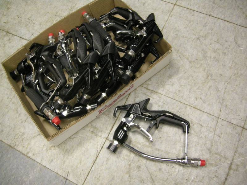 lot 151 image: 12 Like New Airless Sprayguns