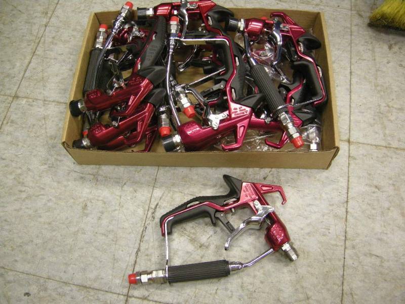 lot 153 image: 12 Like New Airless Sprayguns