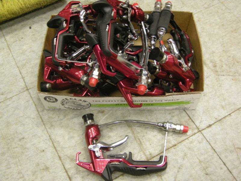 lot 154 image: 12 Like New Airless Sprayguns