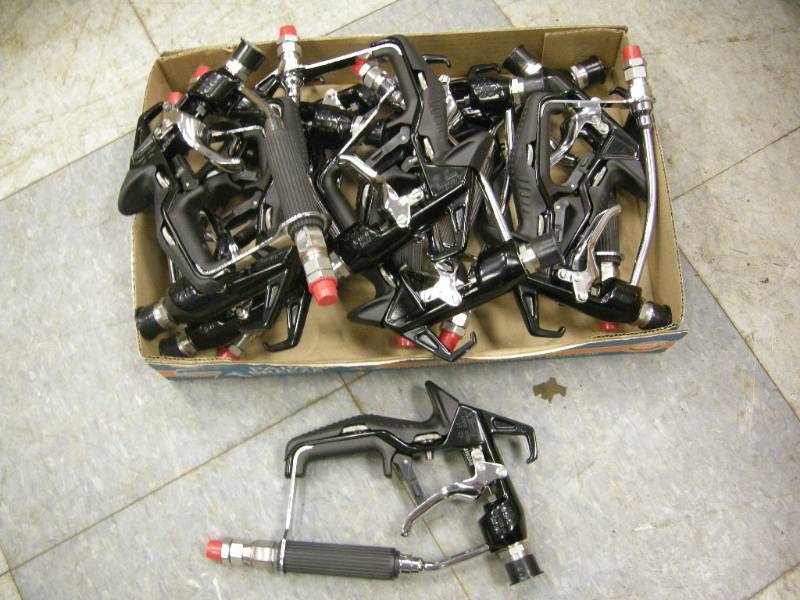 lot 162 image: 12 Like New Airless Sprayguns