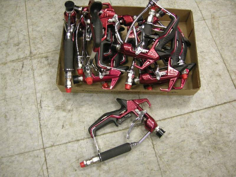 lot 164 image: 12 Like New Airless Sprayguns