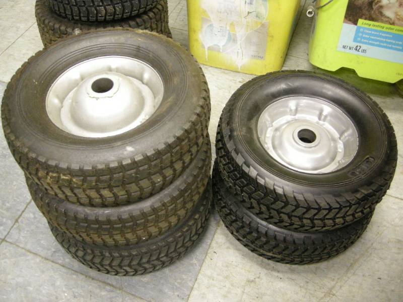 lot 173 image: 5 Hard Rubber Utility Wheels