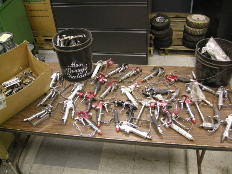lot 192 image: Misc Airless Spray Guns - Parts