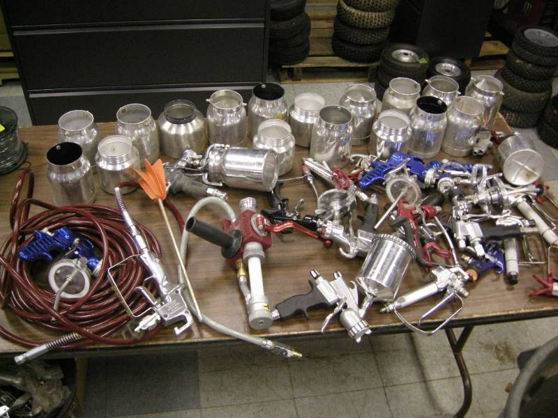 lot 193 image: Misc Airless Spray Guns, Hose, Parts