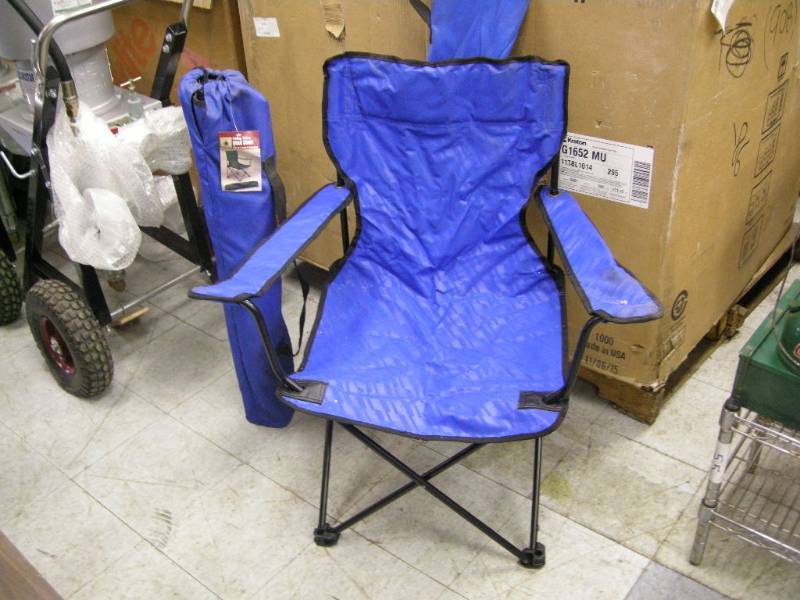lot 202 image: 2 Folding Chairs