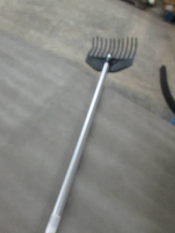 Fiskars 8 inch Shrub Rake...