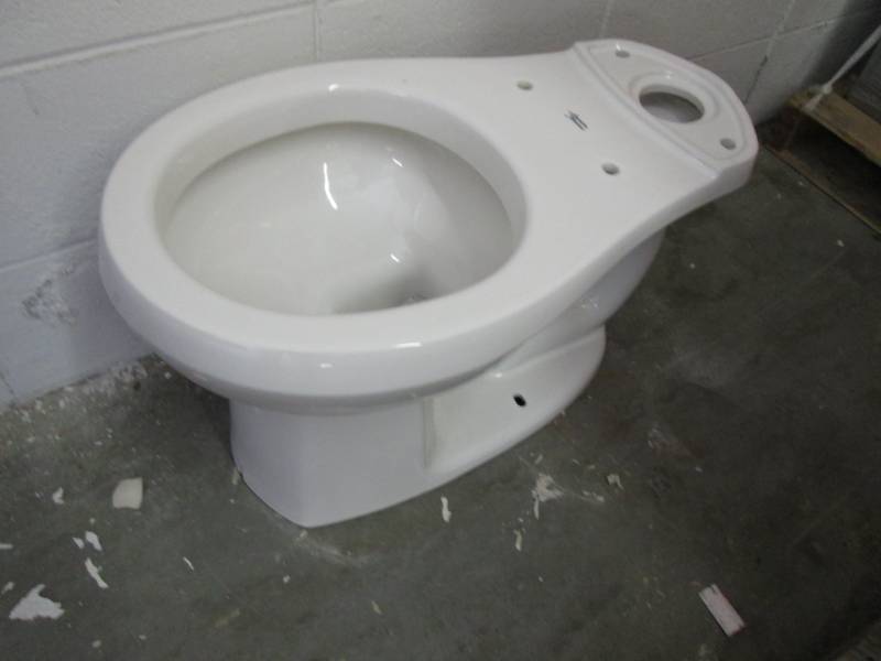 American Standard Toilet bottom-dam...