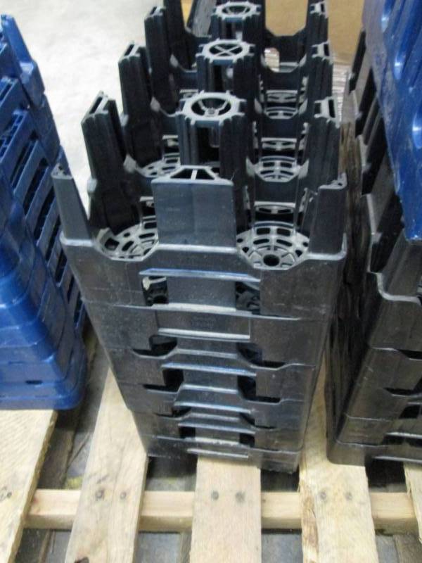 Lot of 6 2L Plastic Crates...