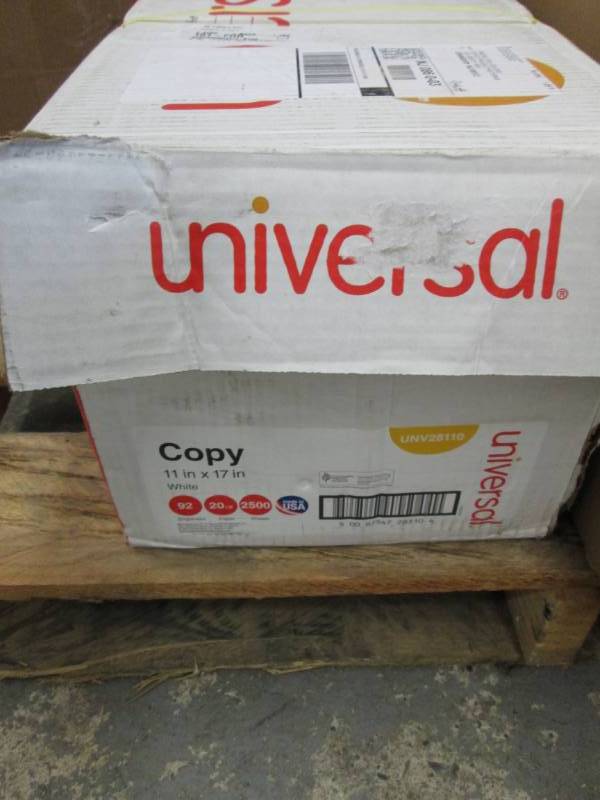 Universal 28110 Copy Paper, 92 Brig...