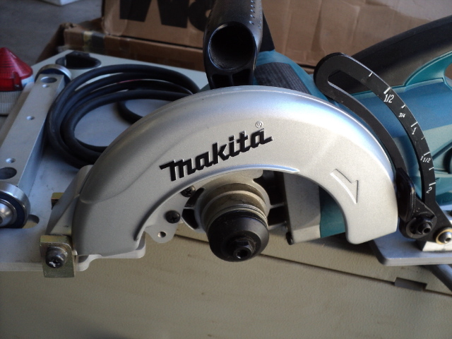 Makita 5477NB Stone Fabricating Saw...