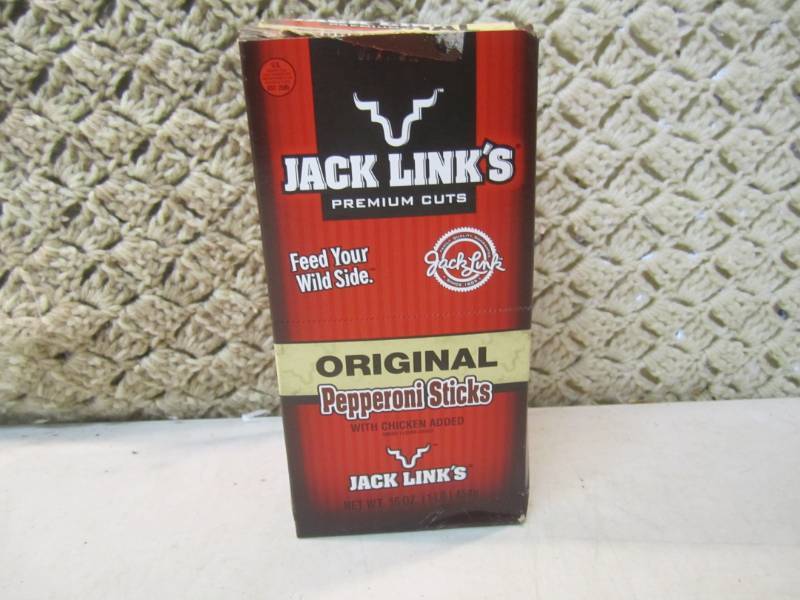 lot 45 image: Box of 20 Jack Links Original Peppe...