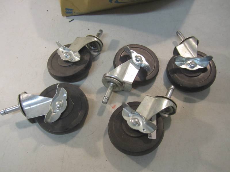 lot 69 image: Lot of 5 - 4 Locking and Swivel Wh...