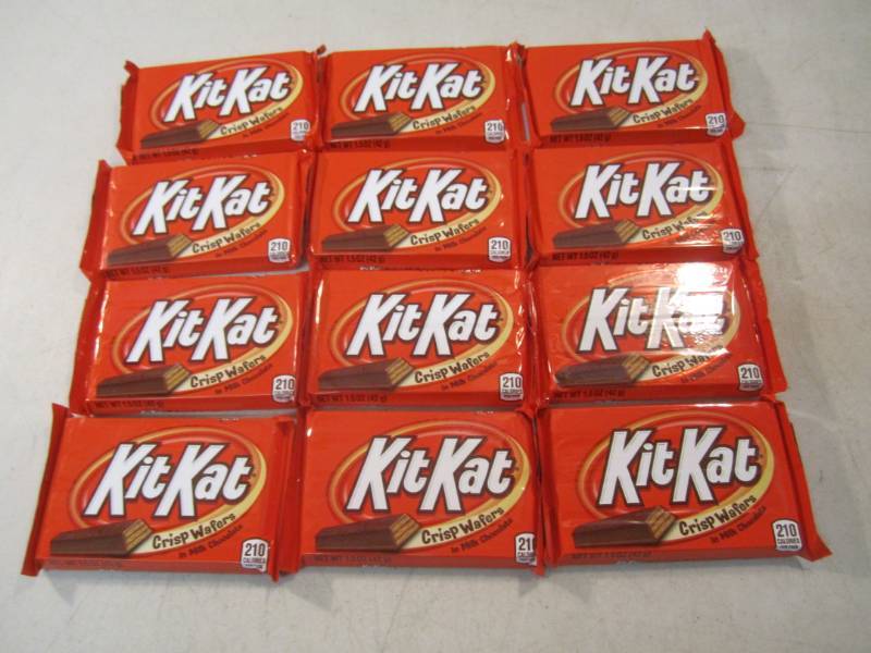lot 191 image: 12 Kit Kat Candy Bars Best by Aug 2...