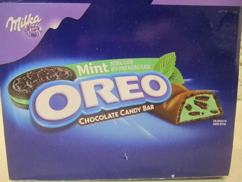 lot 223 image: Box of 24 Mint Oreo Chocolate Candy...