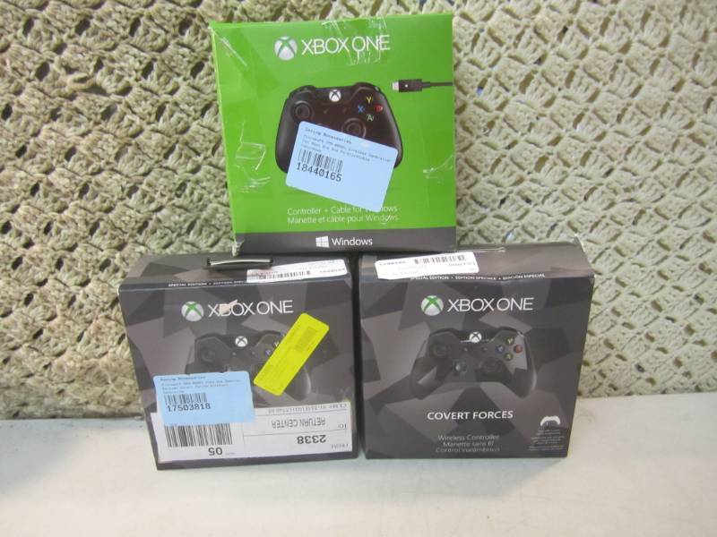 lot 255 image: Mix Lot of 3 X Box One Controllers ...