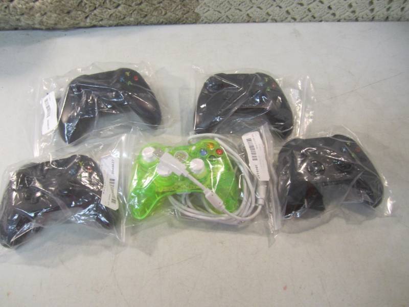lot 257 image: Lot of 5 X Box Controllers  EC1...