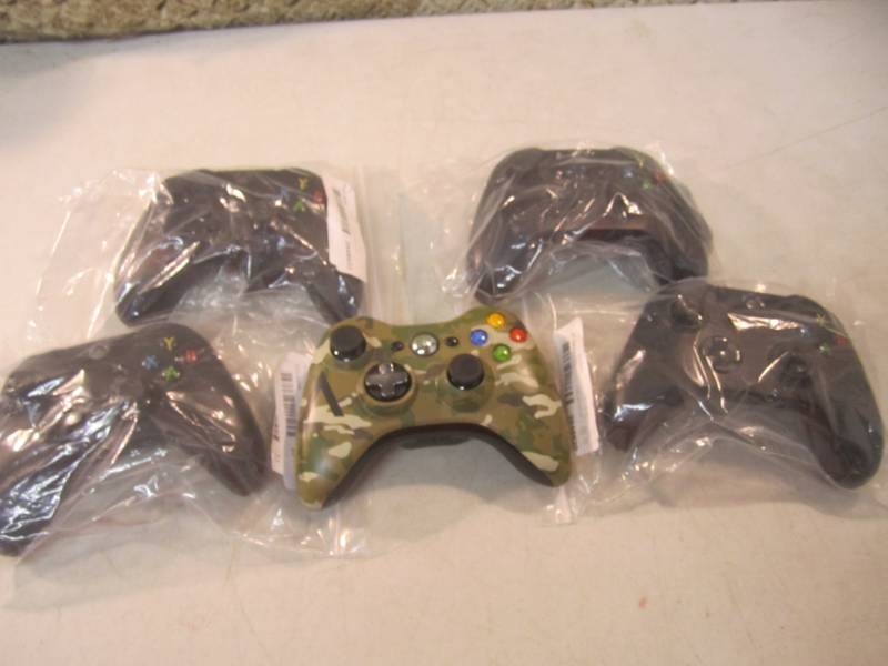 lot 258 image: Lot of 5 X Box Controllers  EC1...