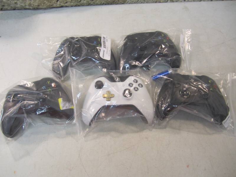 lot 259 image: Lot of 5 X Box Controllers  EC1...