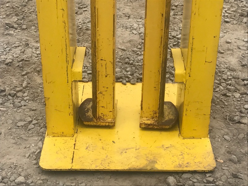 lot 4 image: CM Cady-Lifter Industrial Coil-Lifter