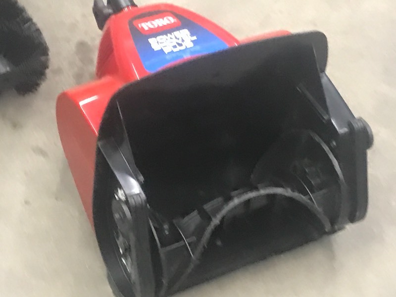 lot 10 image: Toro Electric Snow Shovel