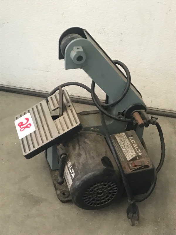 lot 28 image: Delta 1 Belt Sander