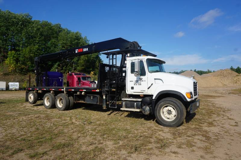 2005 Mack Granite 24 Flat Bed Truck With Hiab 335K-4 HiPro CraneBoom Lift