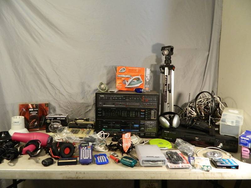 lot 77 image: Assorted Electronics