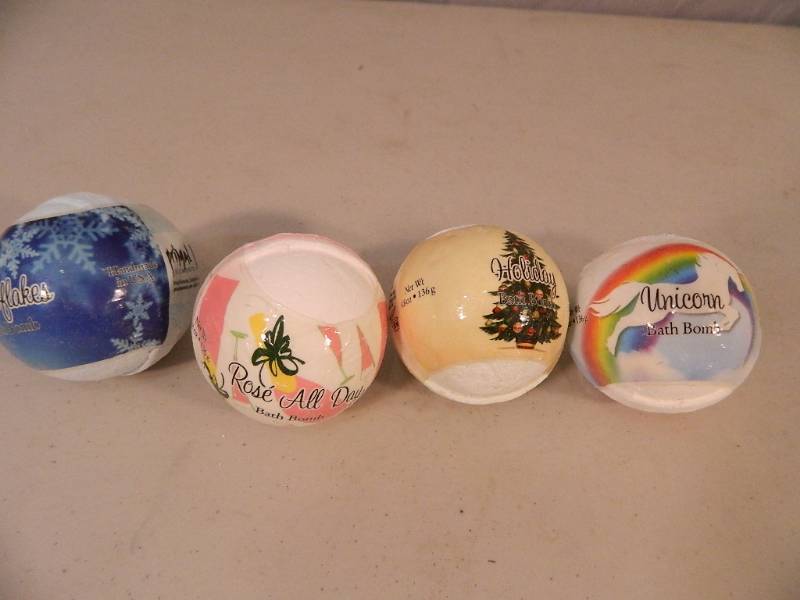 lot 33 image: 4 New Primal Elements Bath Bombs