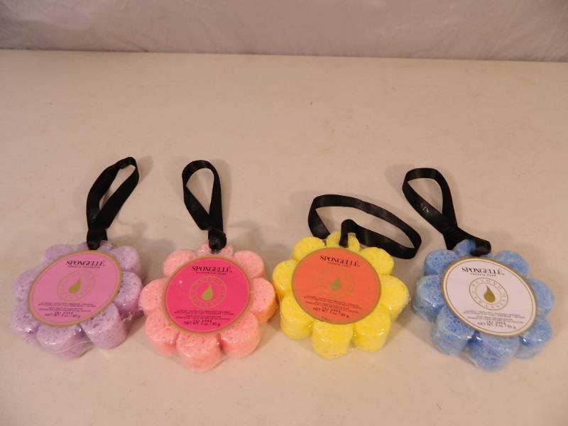 lot 57 image: 4 New Spongelles