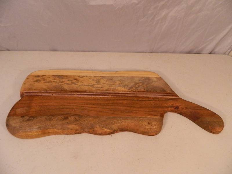 lot 64 image: Beautiful New Cuttingboard
