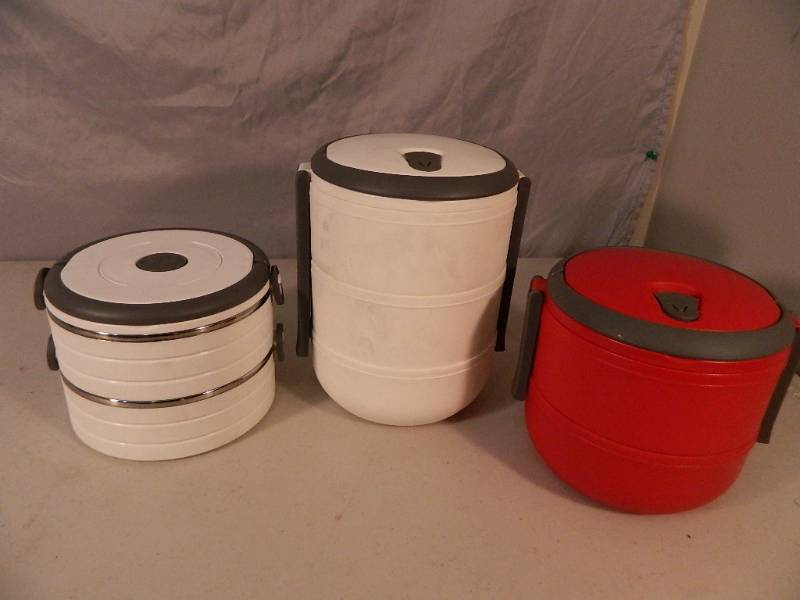 lot 94 image: 3 New Bento Style Lunchboxes