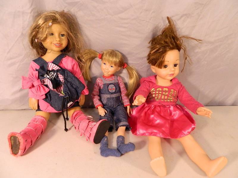lot 98 image: 3 Assorted Dolls