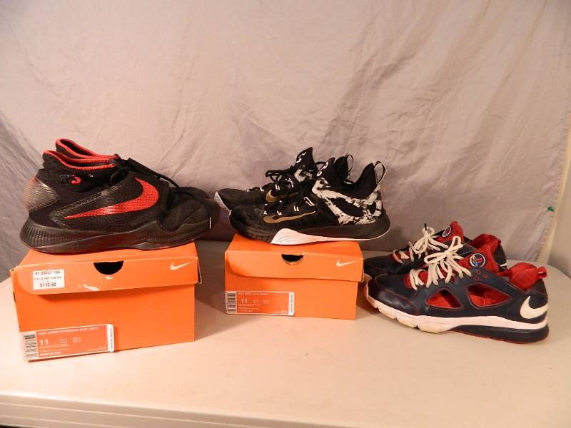 lot 100 image: 3 Pair of Mens Nike Shoes